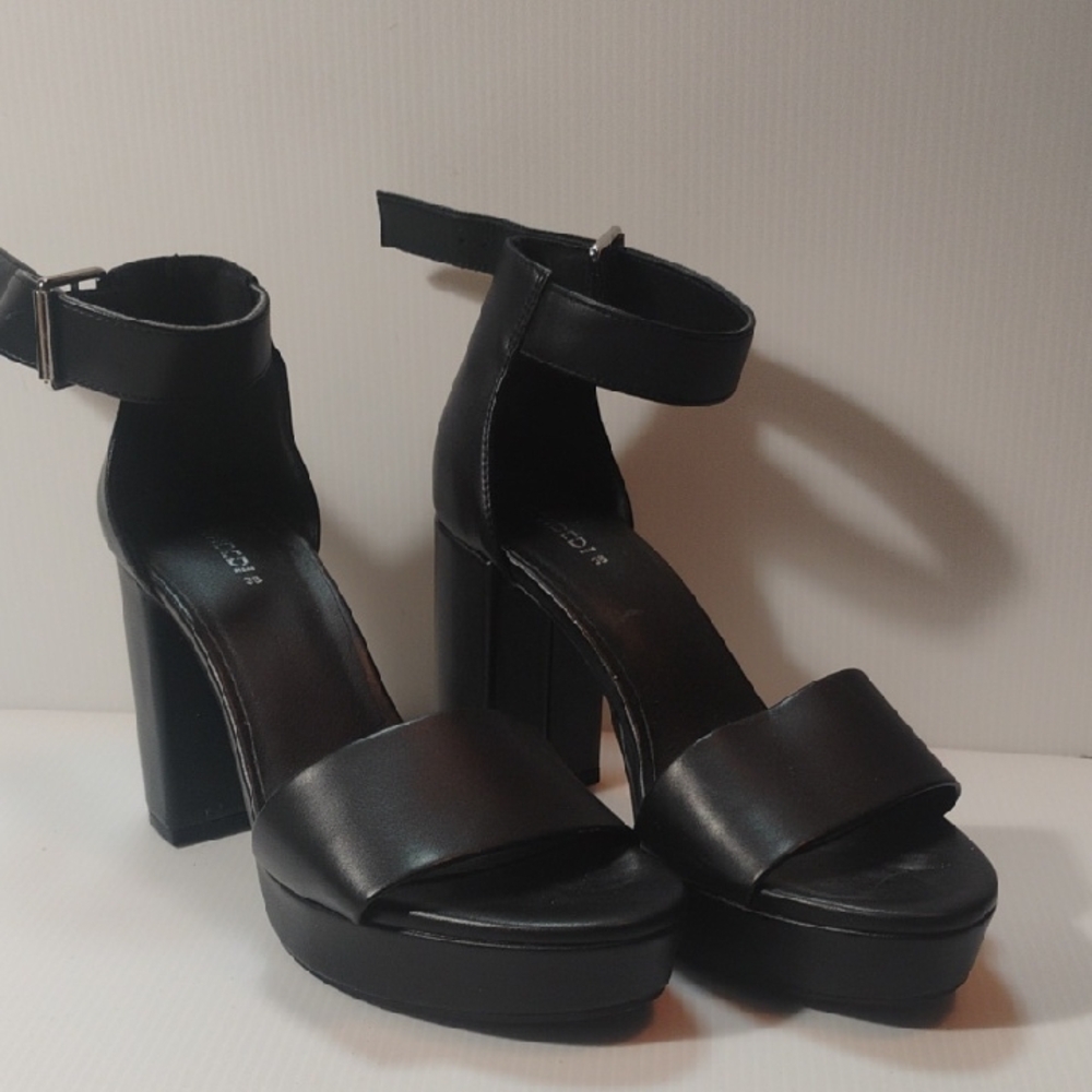 Divided By H&M Black Chunky Heel Strappy Sandals Size 38 EU